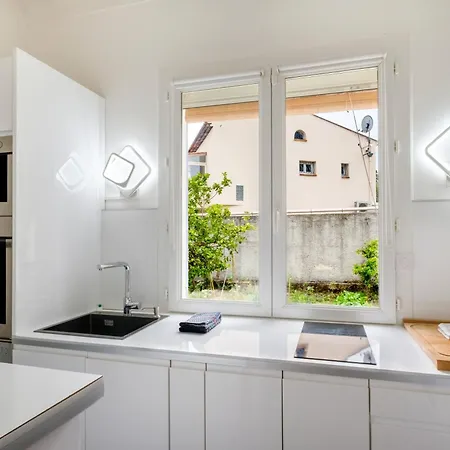 Dans * Villeneuve-Loubet