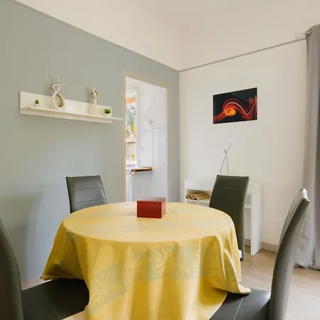 Dans * Villeneuve-Loubet