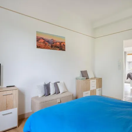 Dans * Villeneuve-Loubet